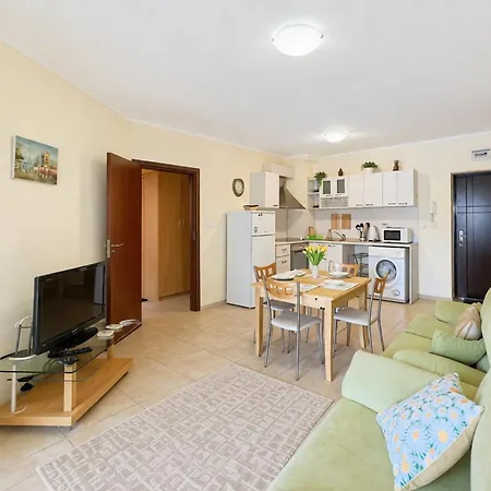 Apollon-5 Family 2bdr Lejlighed *